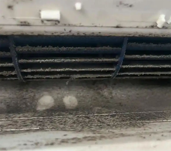 德清空调吹的风有股烧焦味是怎么回事